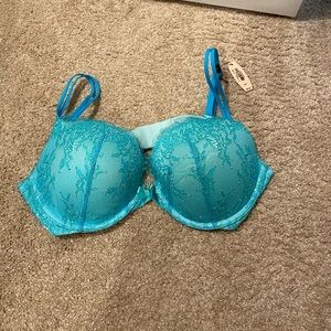 Victoria’s Secret NWT Very Sexy push up bra. 36C